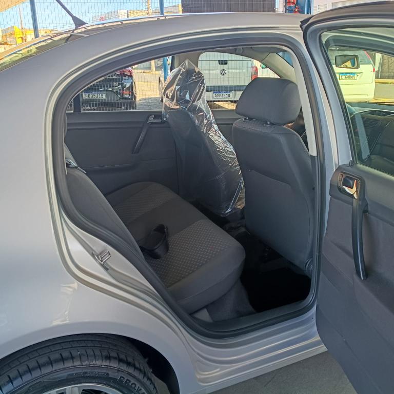 VOLKSWAGEN Polo Sedan - Foto