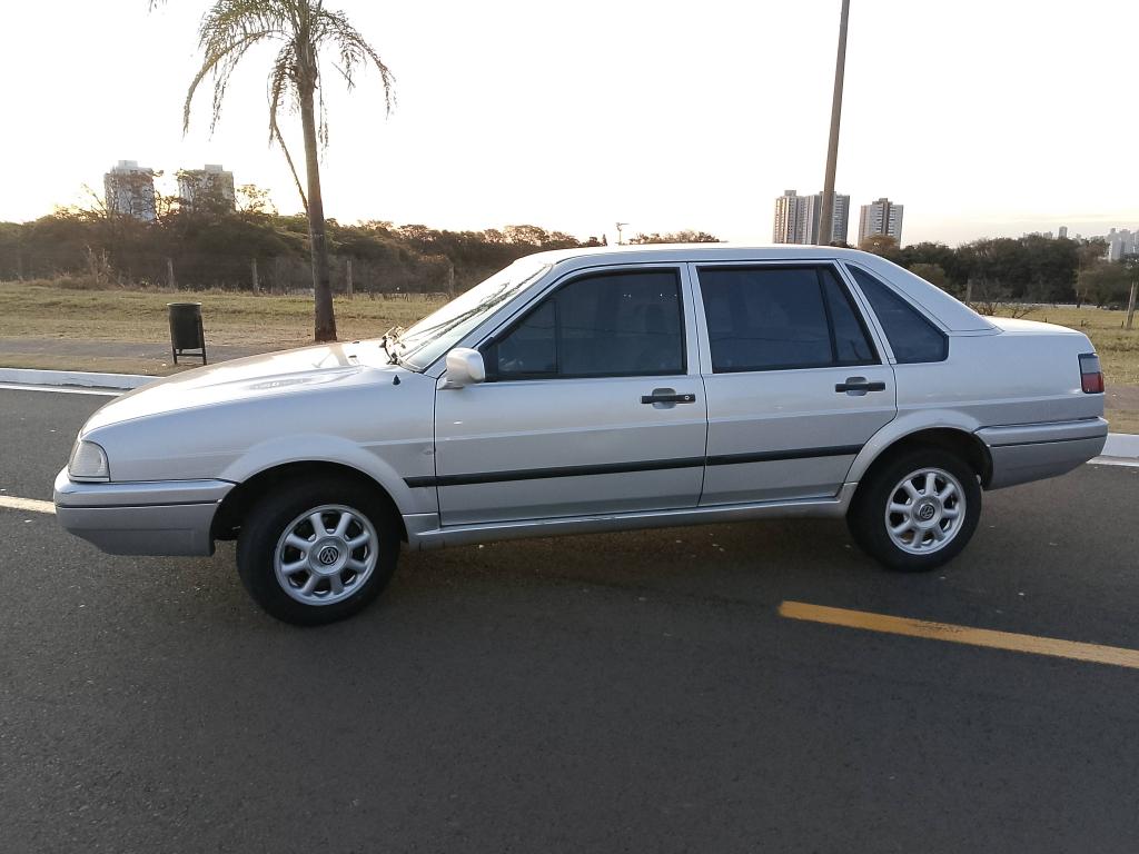 VOLKSWAGEN Santana - Foto