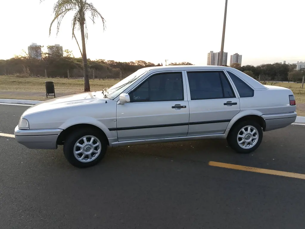 VOLKSWAGEN Santana - Foto