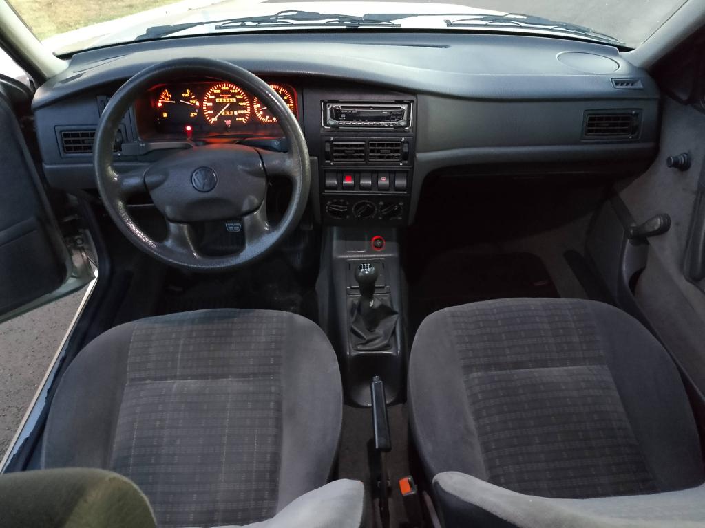 VOLKSWAGEN Santana - Foto