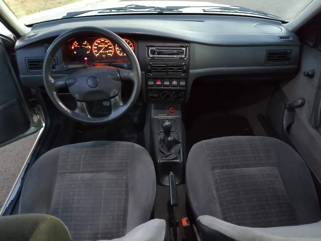 VOLKSWAGEN Santana - Foto