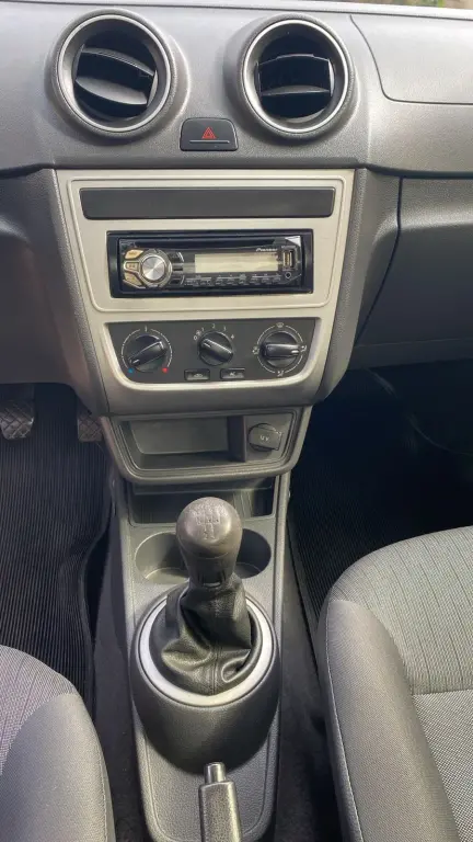 VOLKSWAGEN Saveiro - Foto