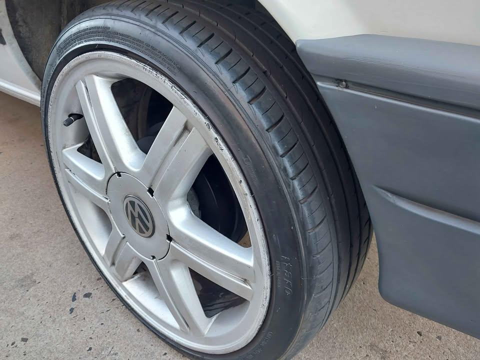 VOLKSWAGEN Saveiro - Foto