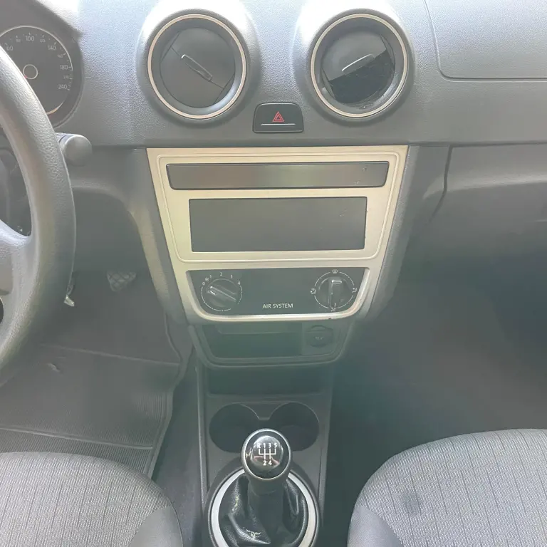 VOLKSWAGEN Saveiro - Foto