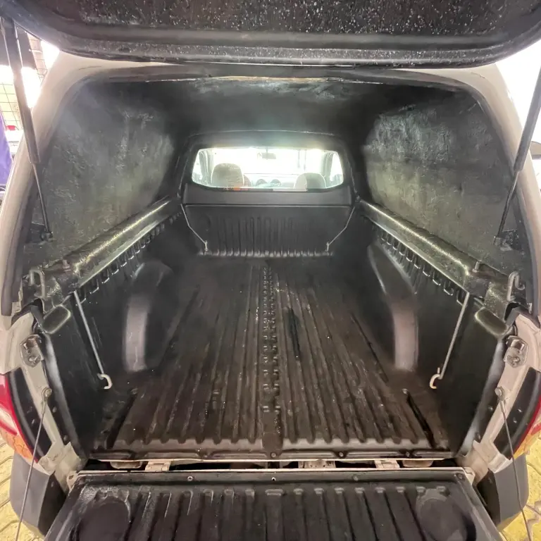 VOLKSWAGEN Saveiro - Foto