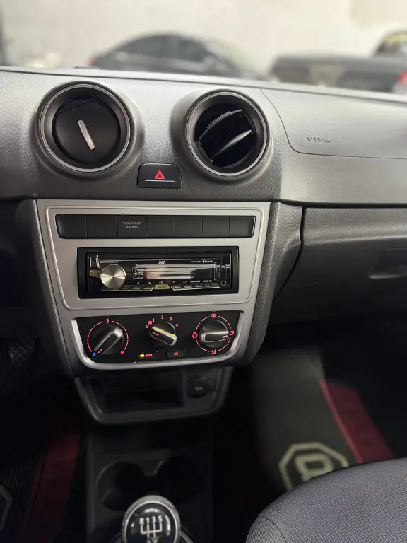 VOLKSWAGEN Saveiro - Foto