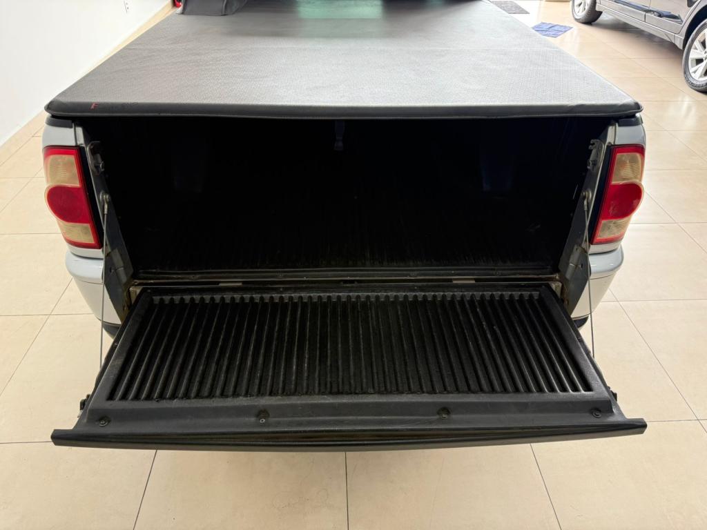 VOLKSWAGEN Saveiro - Foto