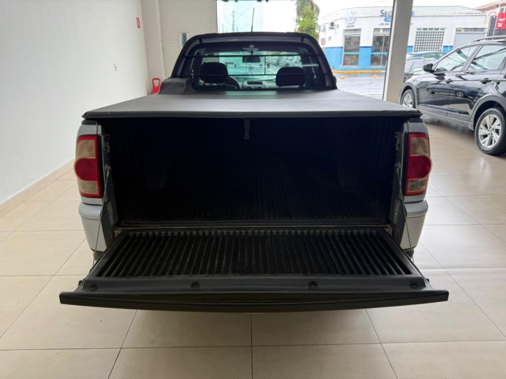 VOLKSWAGEN Saveiro - Foto