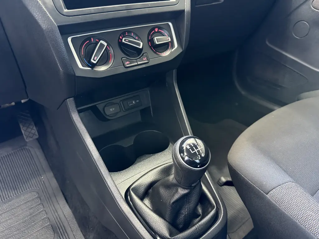 VOLKSWAGEN Saveiro - Foto