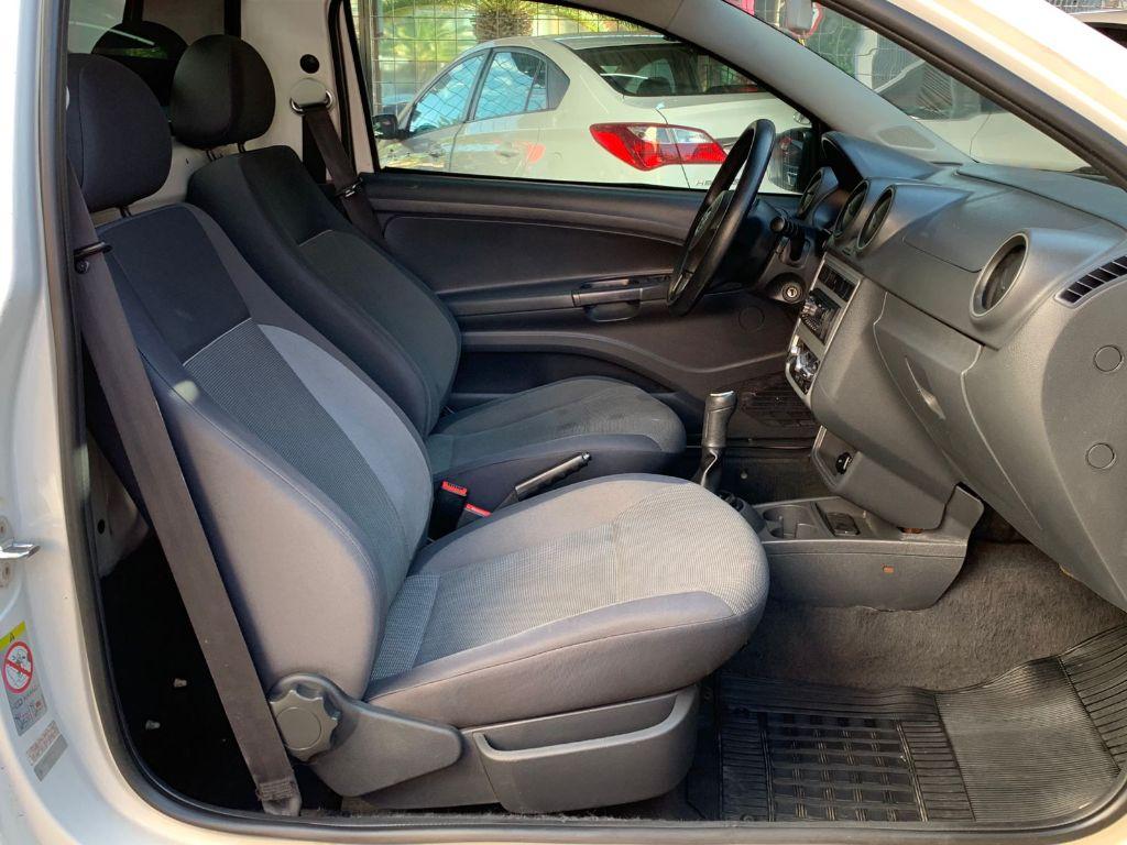 VOLKSWAGEN Saveiro - Foto