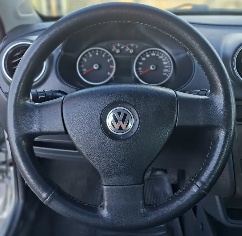 VOLKSWAGEN Saveiro - Foto