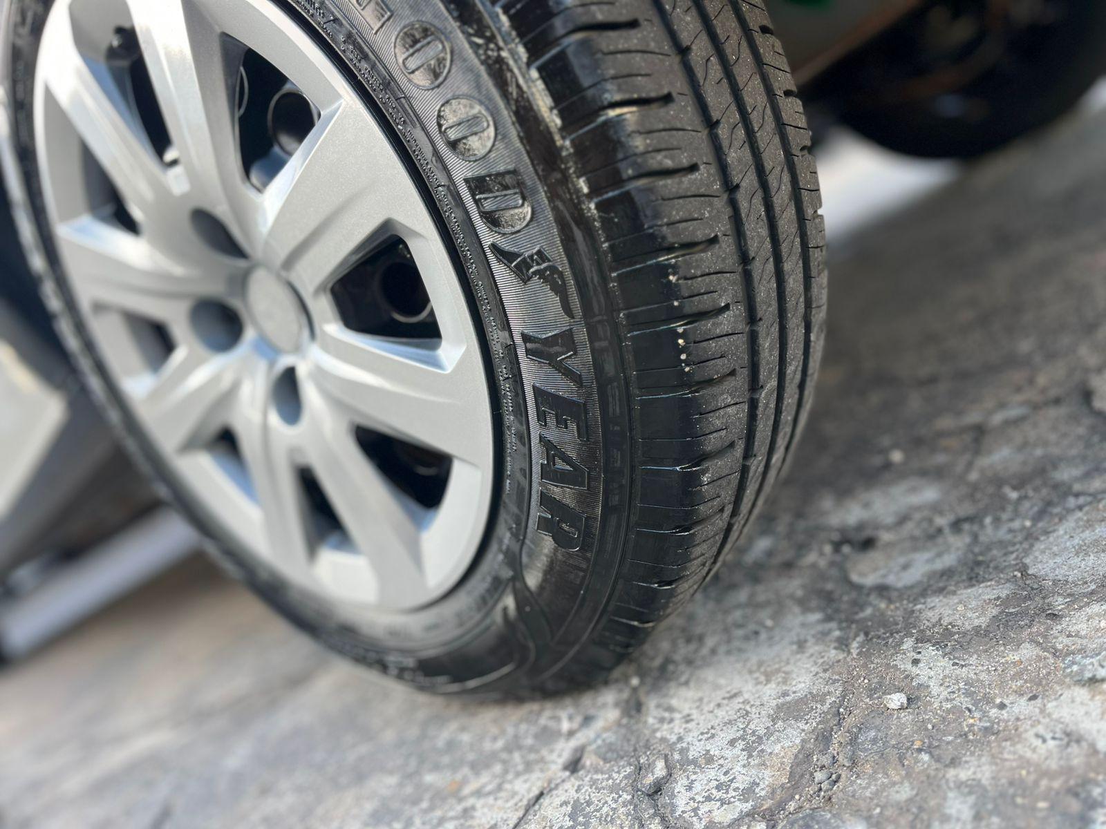 VOLKSWAGEN Saveiro - Foto