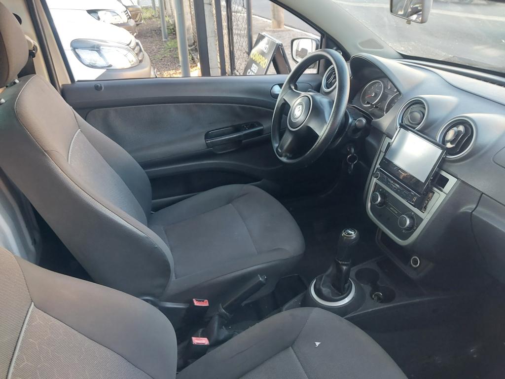 VOLKSWAGEN Saveiro - Foto