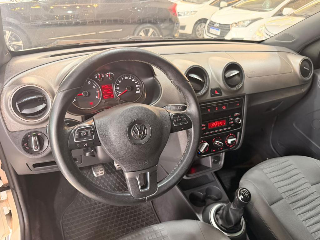 VOLKSWAGEN Saveiro - Foto