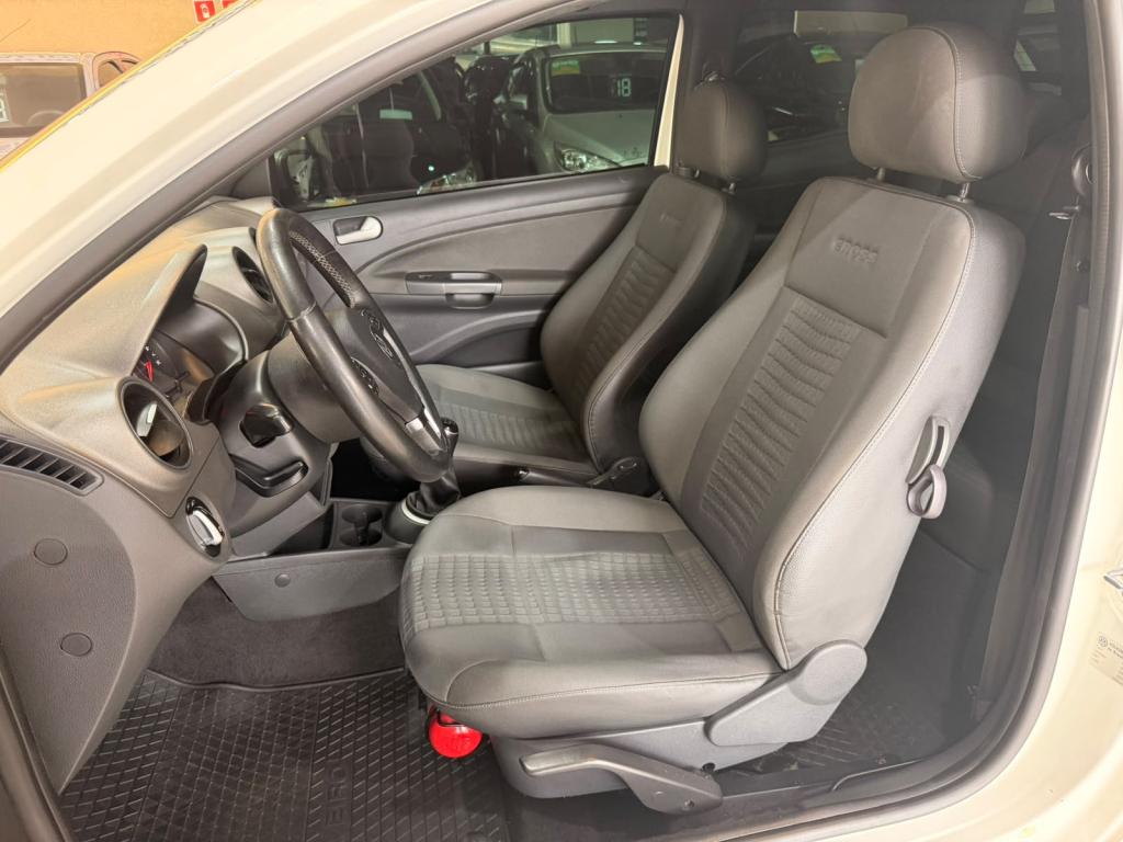 VOLKSWAGEN Saveiro - Foto