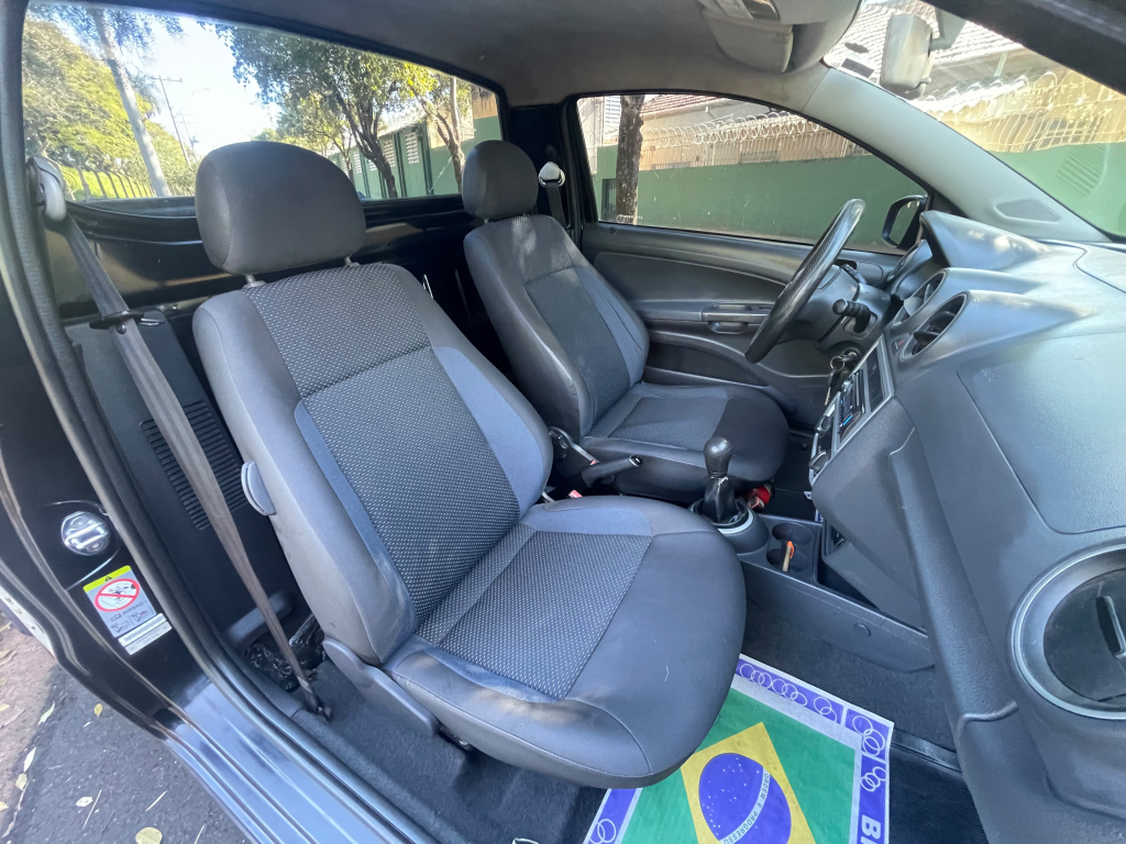 VOLKSWAGEN Saveiro - Foto