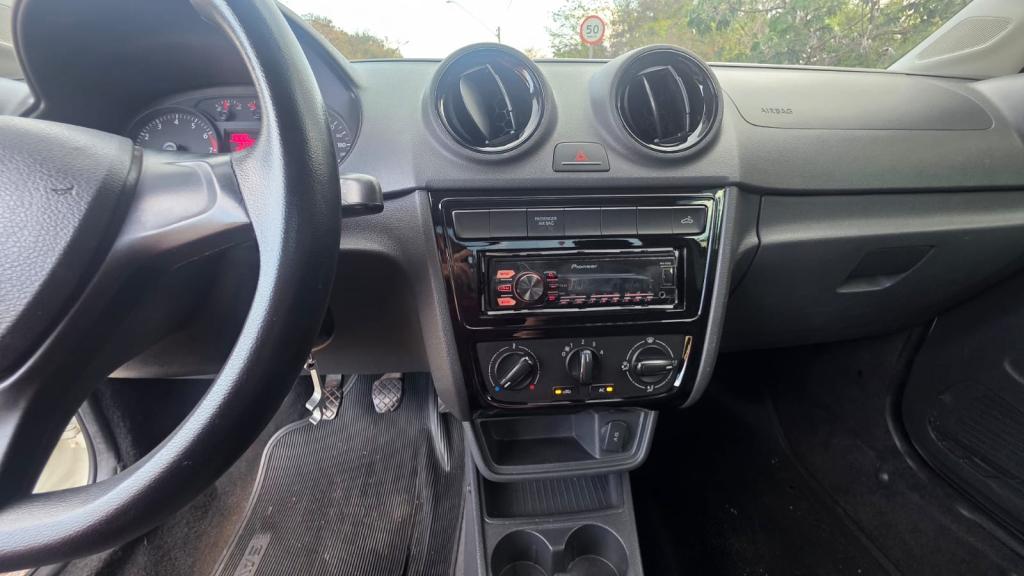 VOLKSWAGEN Saveiro - Foto