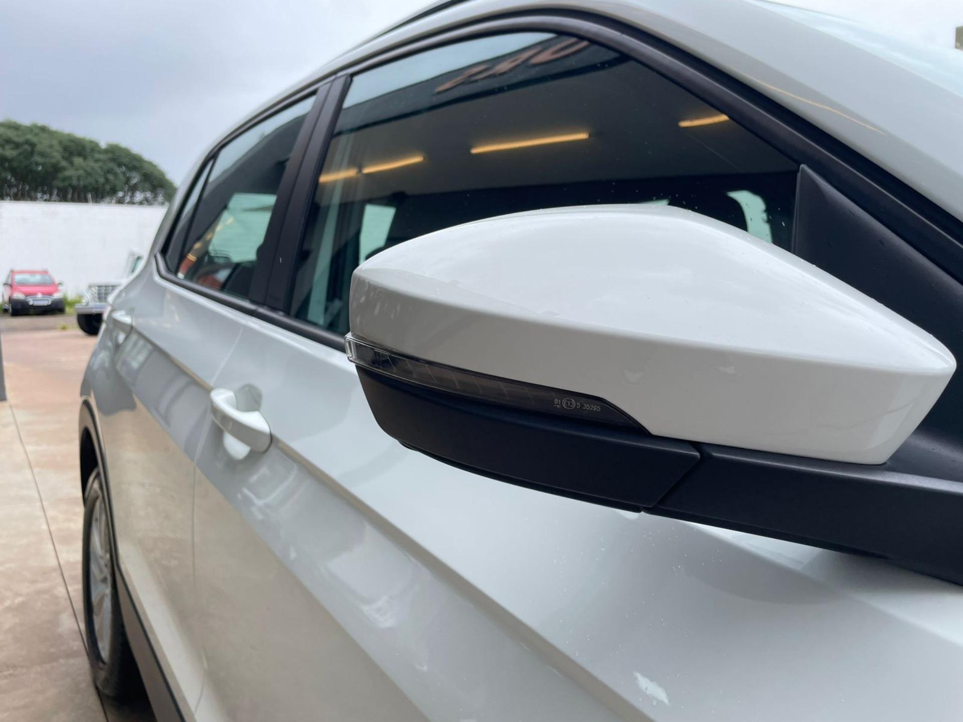 VOLKSWAGEN T-Cross - Foto