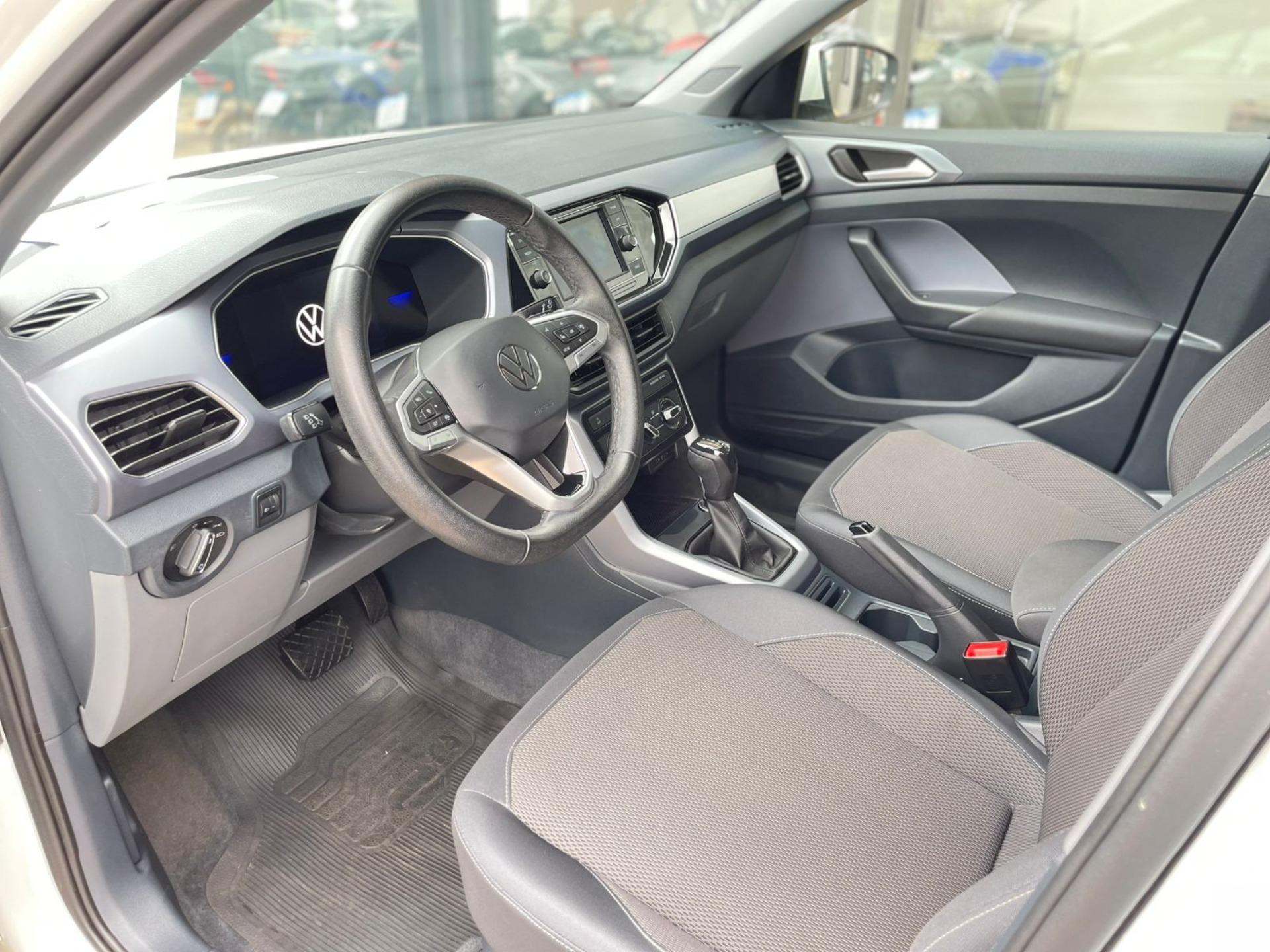 VOLKSWAGEN T-Cross - Foto