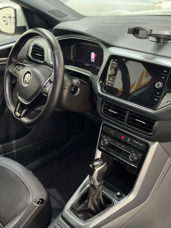 VOLKSWAGEN T-Cross - Foto