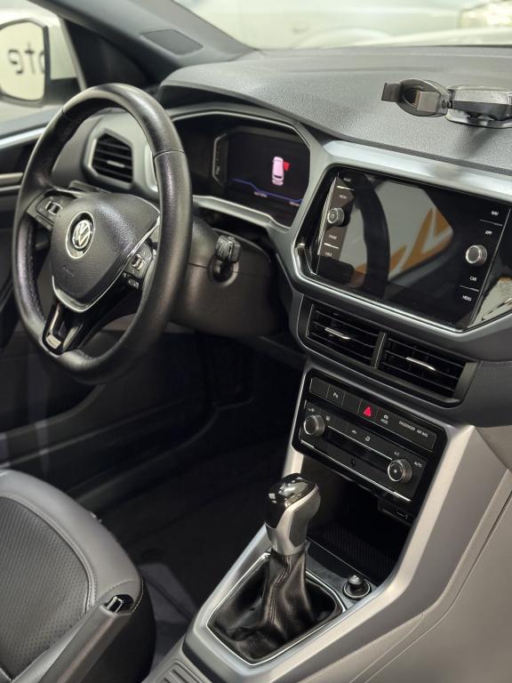 VOLKSWAGEN T-Cross - Foto