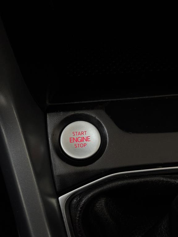 VOLKSWAGEN T-Cross - Foto