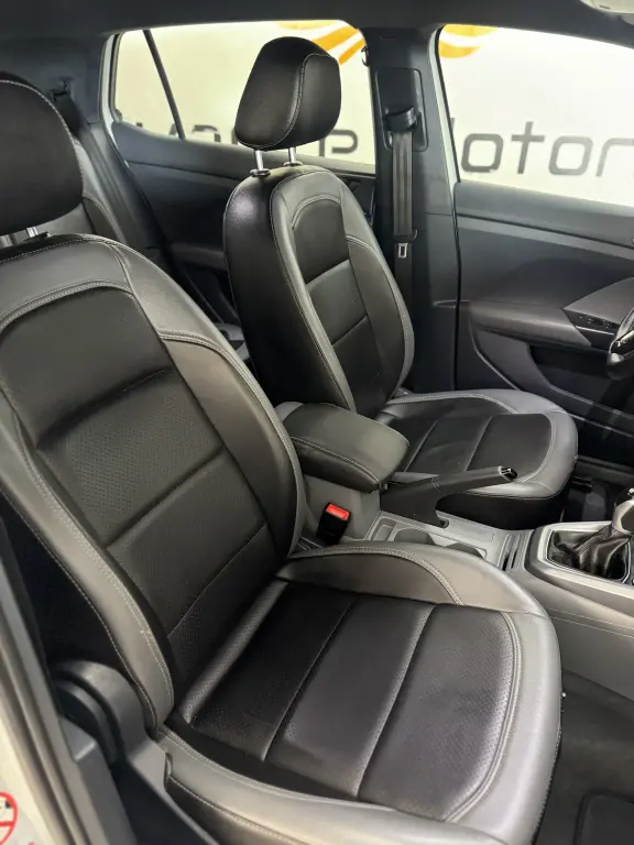 VOLKSWAGEN T-Cross - Foto