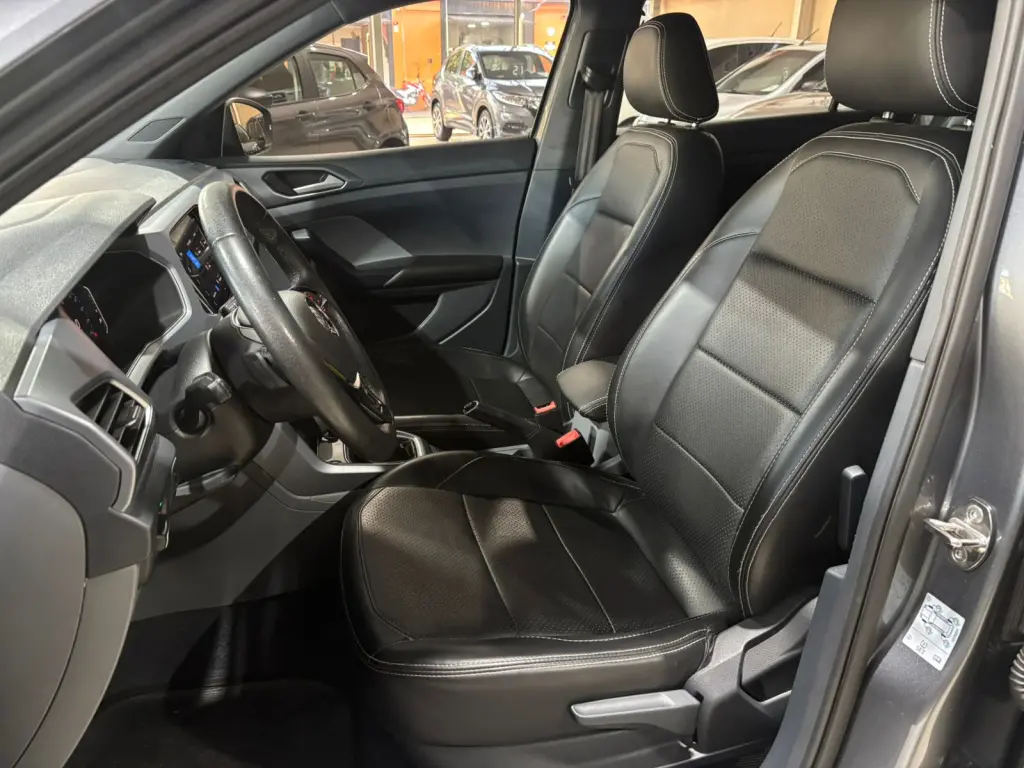 VOLKSWAGEN T-Cross - Foto