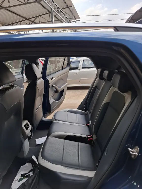 VOLKSWAGEN T-Cross - Foto