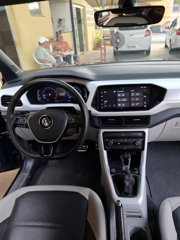 VOLKSWAGEN T-Cross - Foto