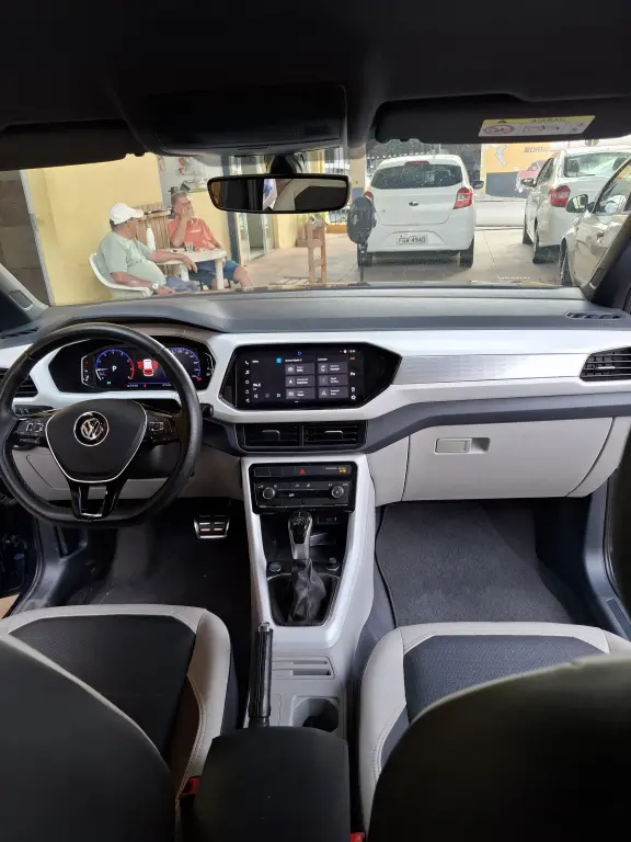 VOLKSWAGEN T-Cross - Foto