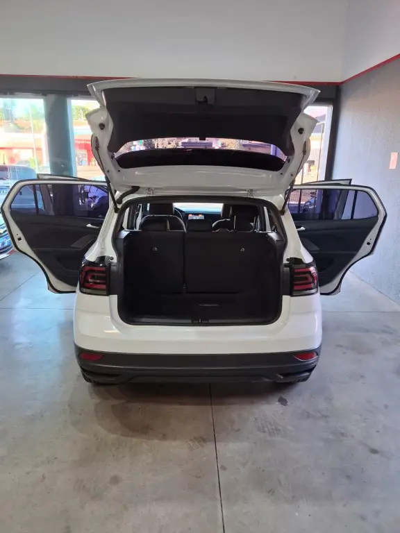 VOLKSWAGEN T-Cross - Foto