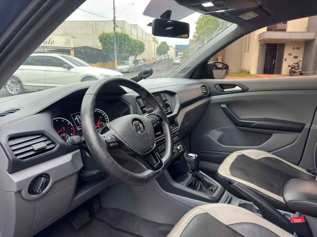 VOLKSWAGEN T-Cross - Foto