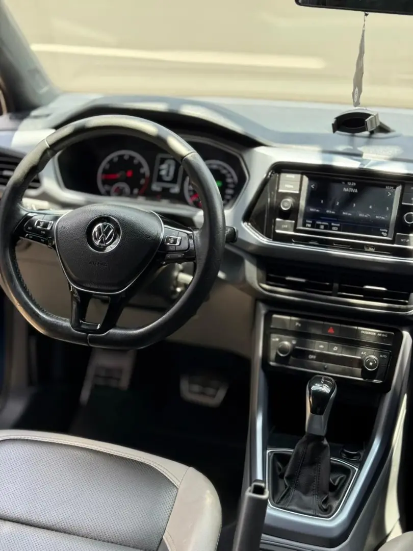 VOLKSWAGEN T-Cross - Foto