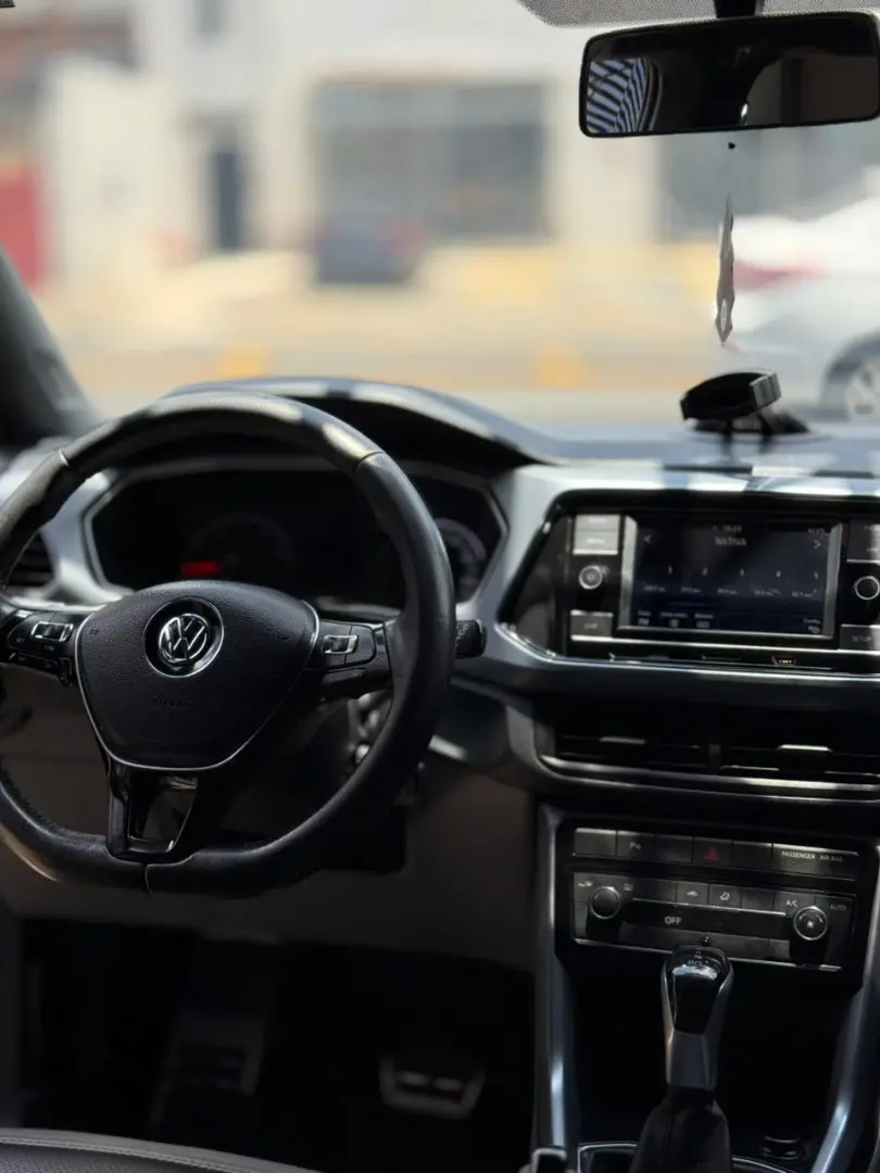 VOLKSWAGEN T-Cross - Foto