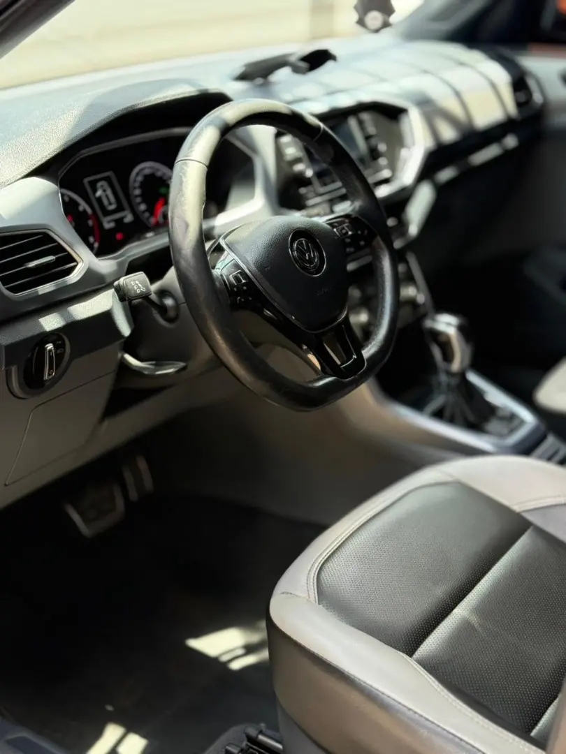 VOLKSWAGEN T-Cross - Foto