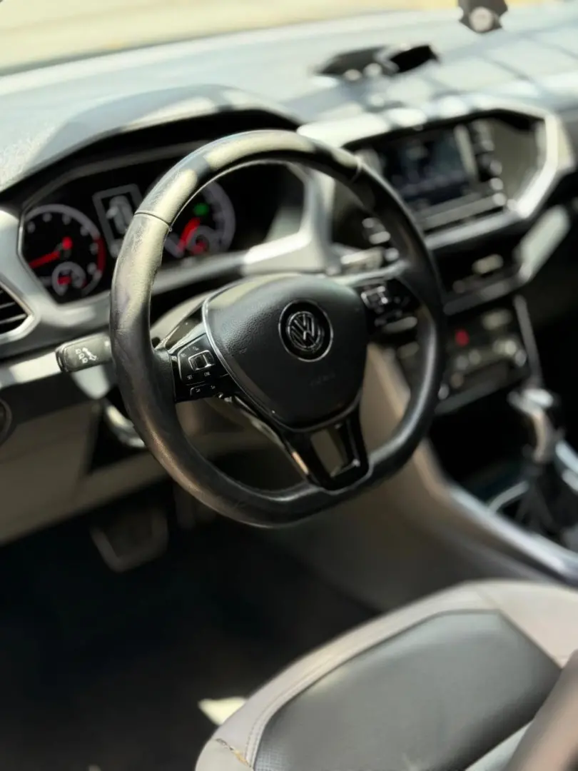 VOLKSWAGEN T-Cross - Foto