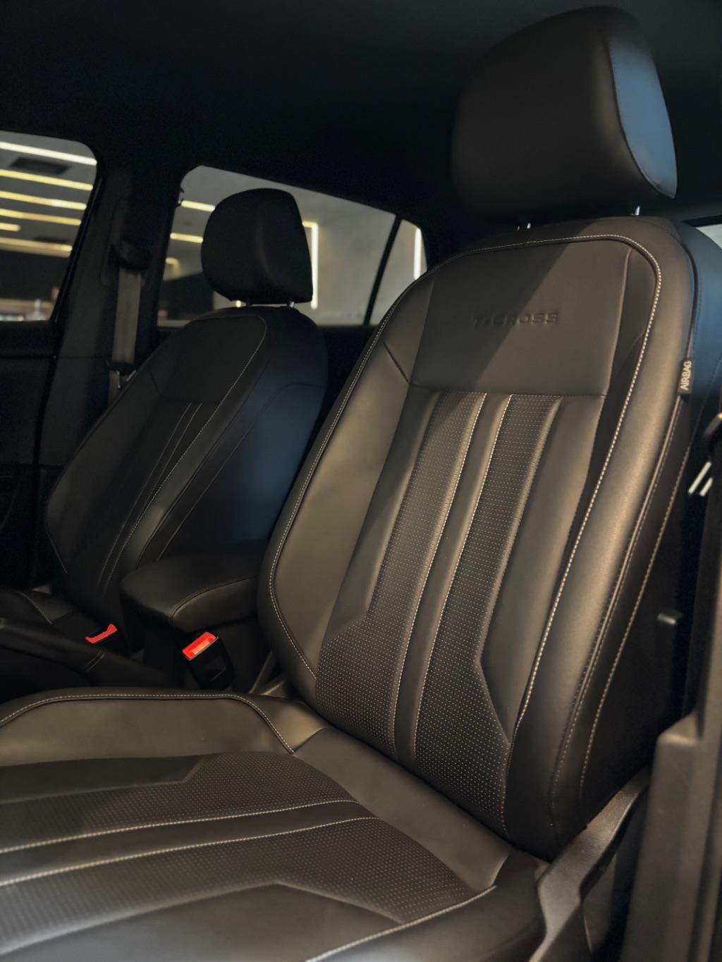 VOLKSWAGEN T-Cross - Foto