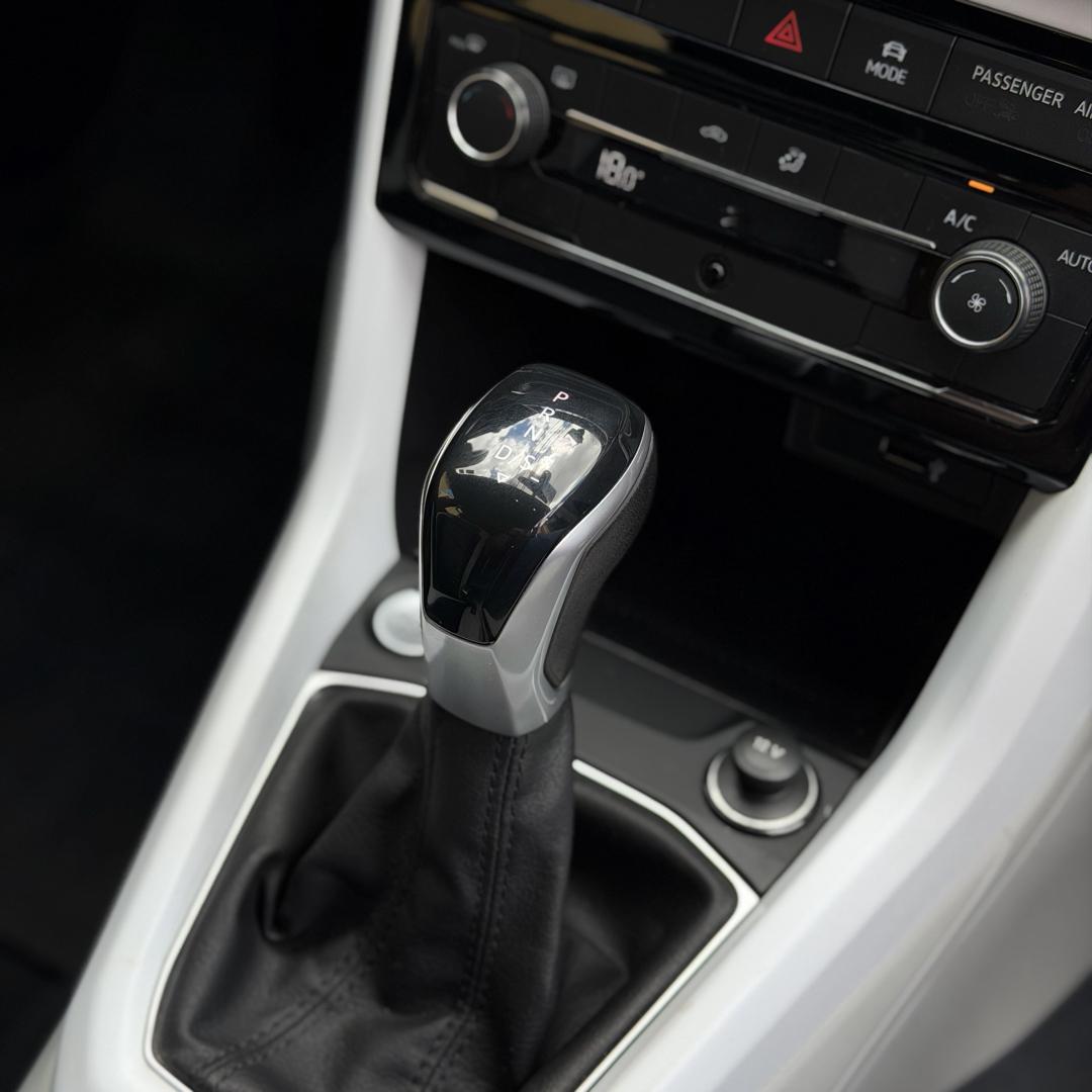 VOLKSWAGEN T-Cross - Foto