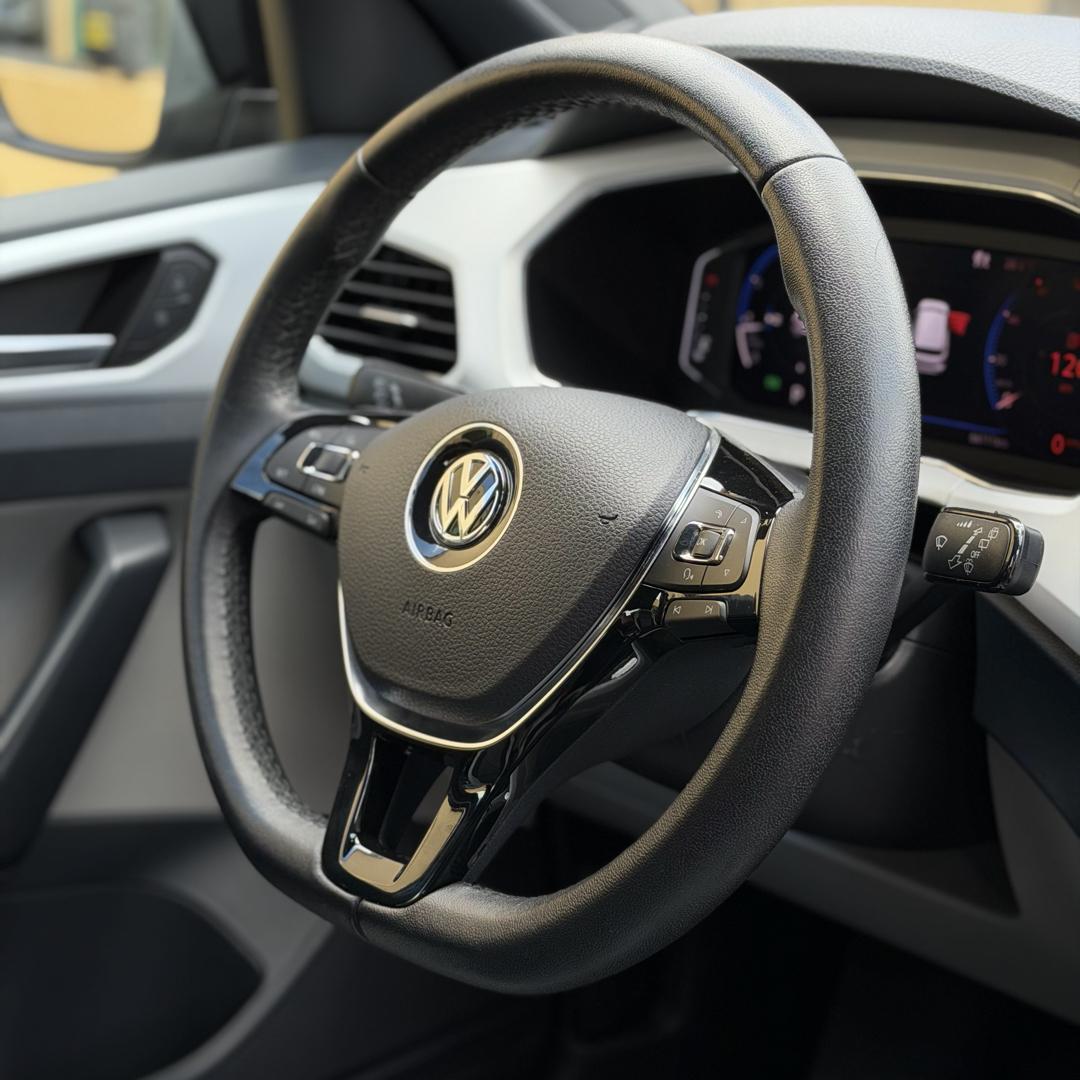 VOLKSWAGEN T-Cross - Foto