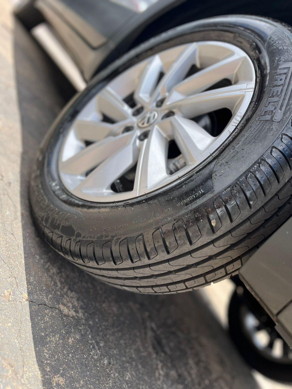 VOLKSWAGEN T-Cross - Foto