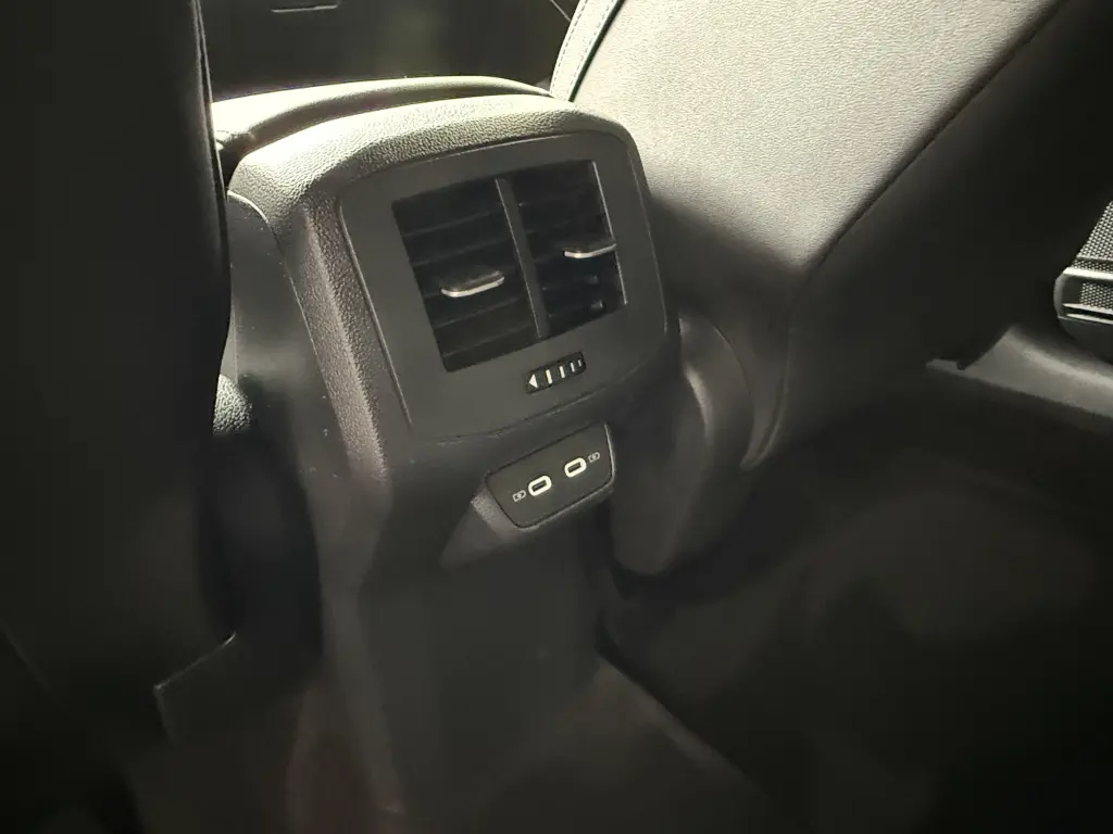 VOLKSWAGEN T-Cross - Foto