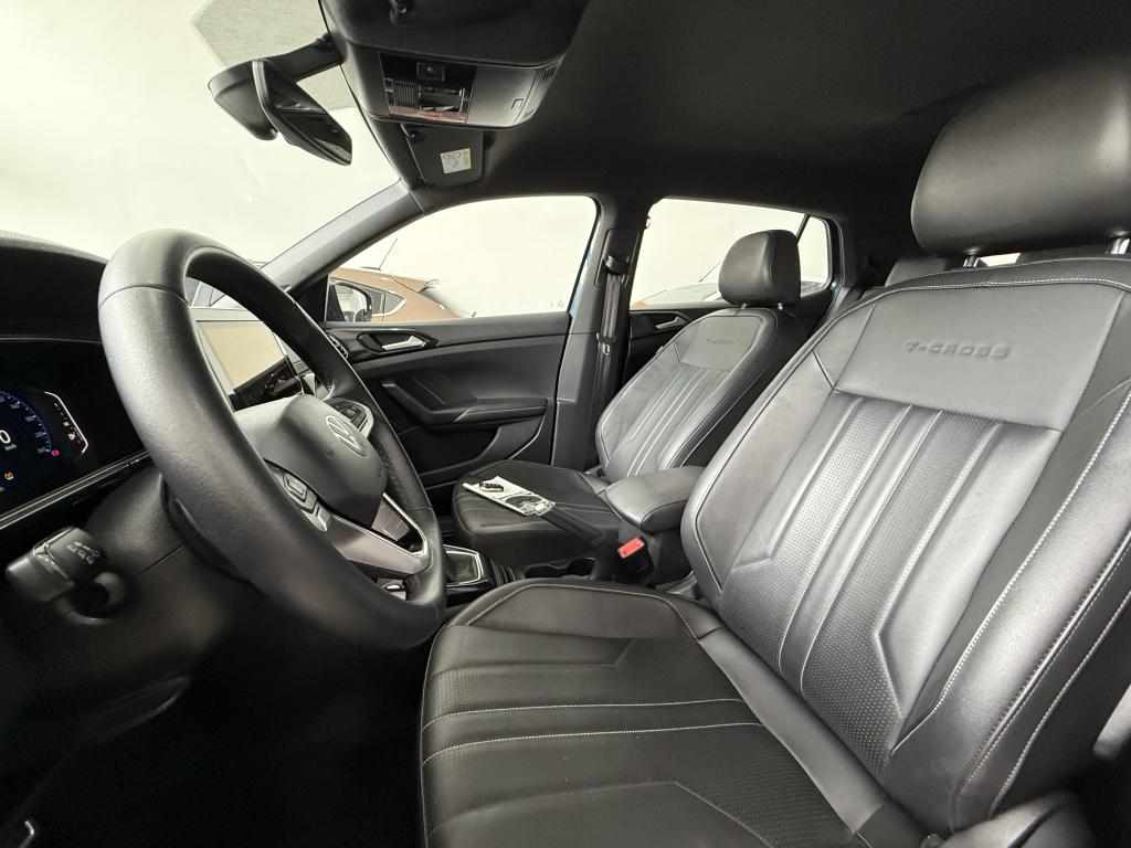 VOLKSWAGEN T-Cross - Foto