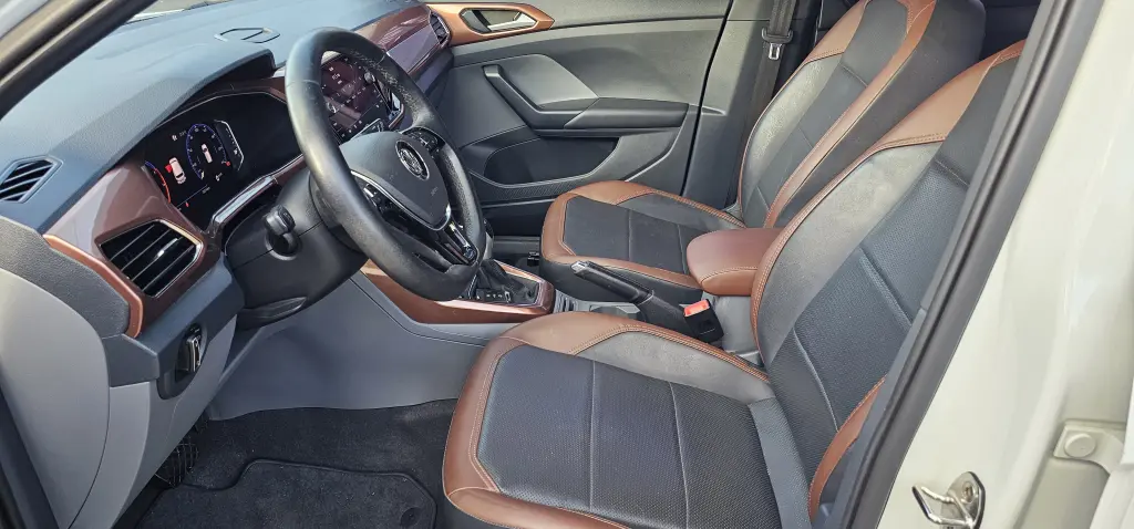 VOLKSWAGEN T-Cross - Foto