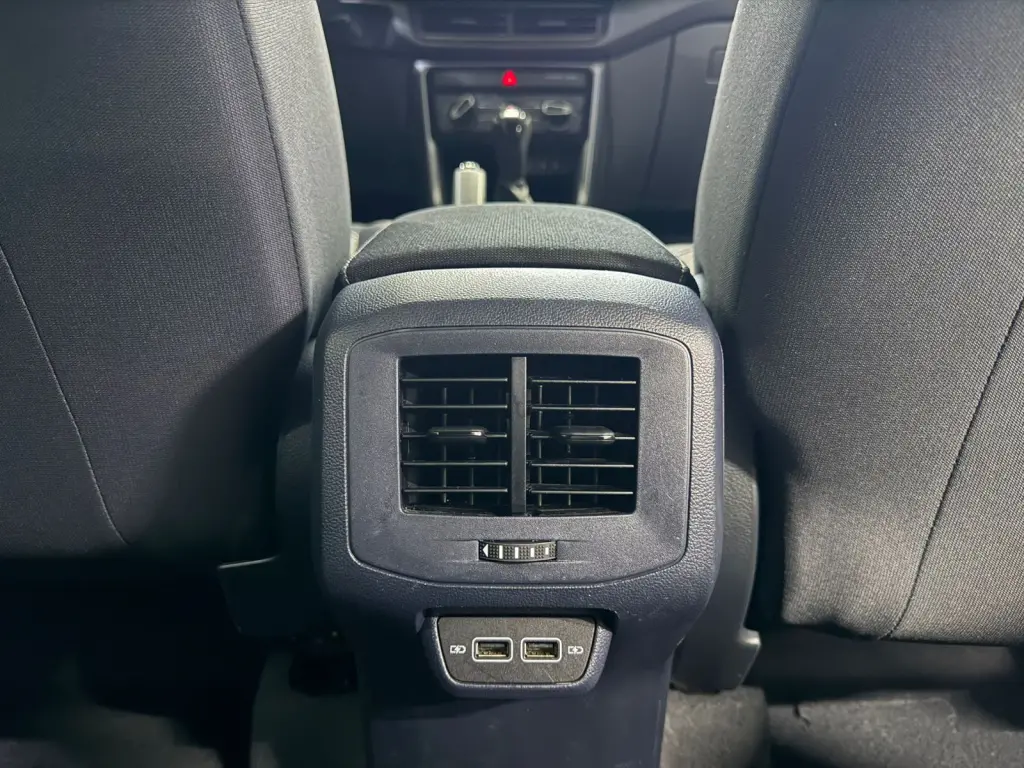 VOLKSWAGEN T-Cross - Foto