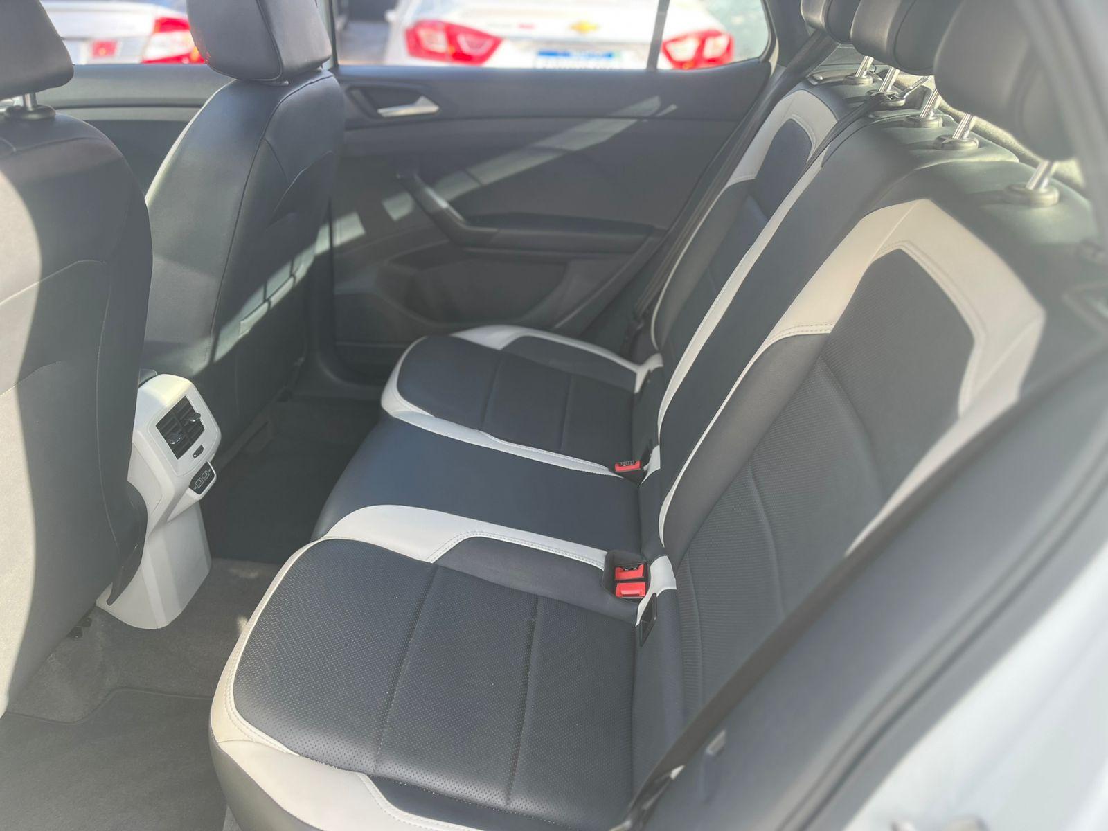 VOLKSWAGEN T-Cross - Foto