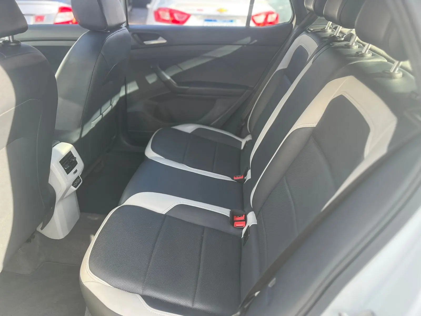 VOLKSWAGEN T-Cross - Foto