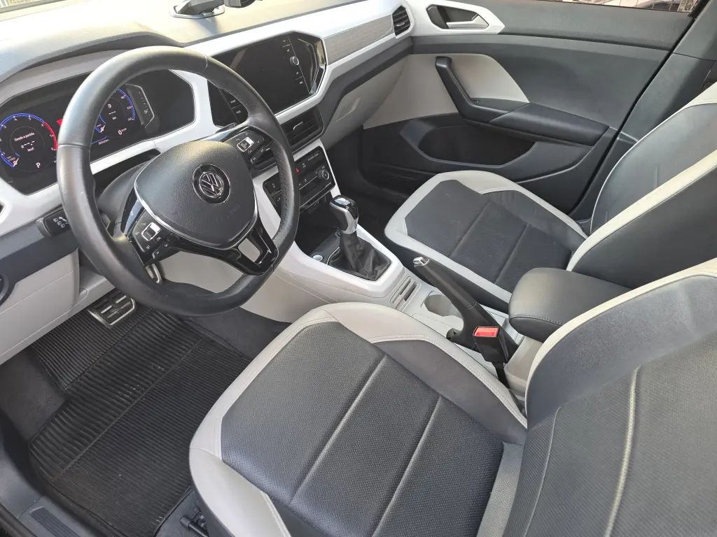 VOLKSWAGEN T-Cross - Foto