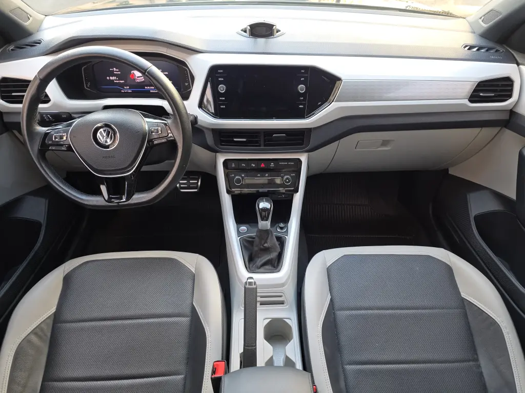 VOLKSWAGEN T-Cross - Foto