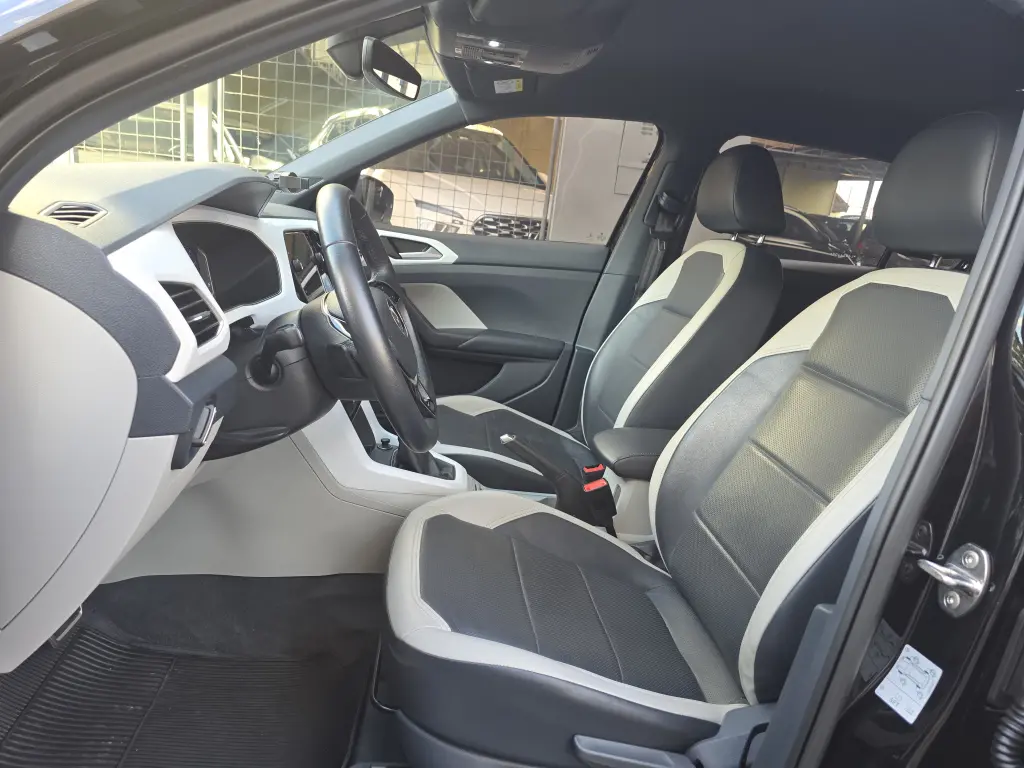 VOLKSWAGEN T-Cross - Foto